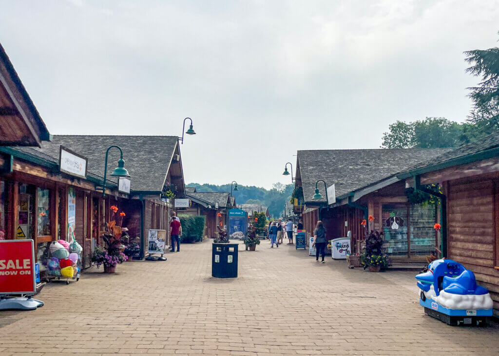 Trentham Shopping Village